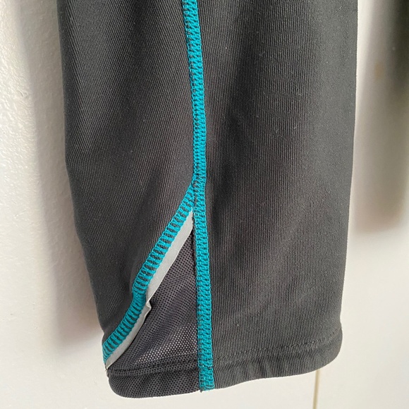 💥3/$25💥 NIKE Dri-Fit Workout Gray Capris Leggings Size M - Picture 5 of 9